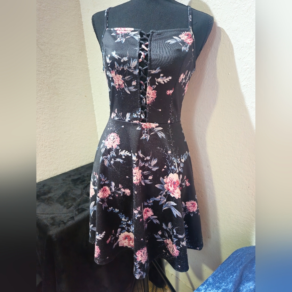 Charlotte Russe Black Floral Sleeveless Dress - Picture 2 of 6